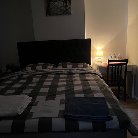 Large Double Bedroom With Free On Site Parking Kingston upon Thames  Eksteriør bilde