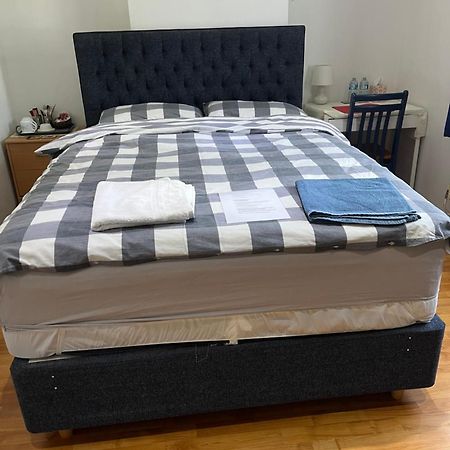 Large Double Bedroom With Free On Site Parking Kingston upon Thames  Eksteriør bilde