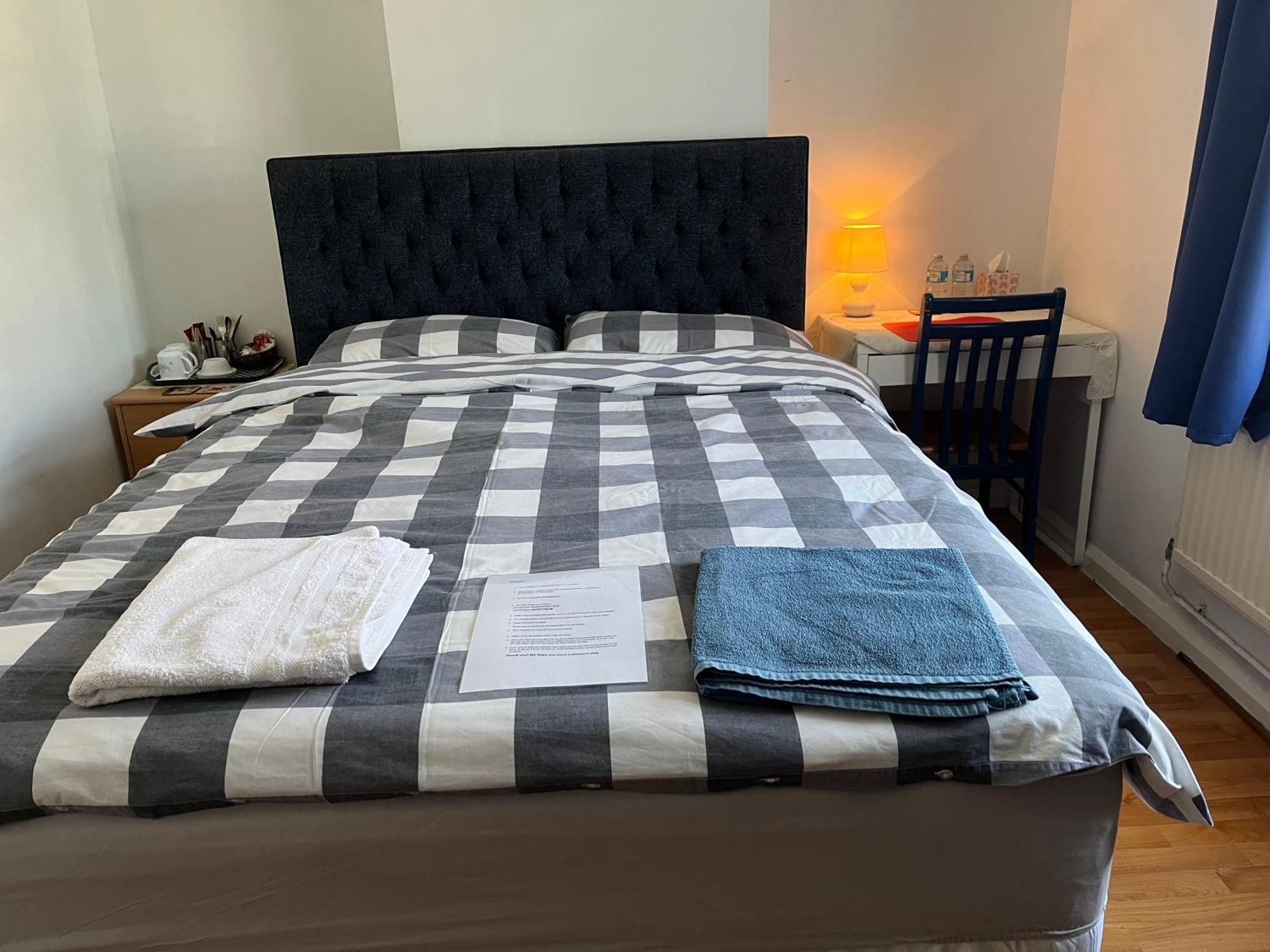 Large Double Bedroom With Free On Site Parking Kingston upon Thames  Eksteriør bilde