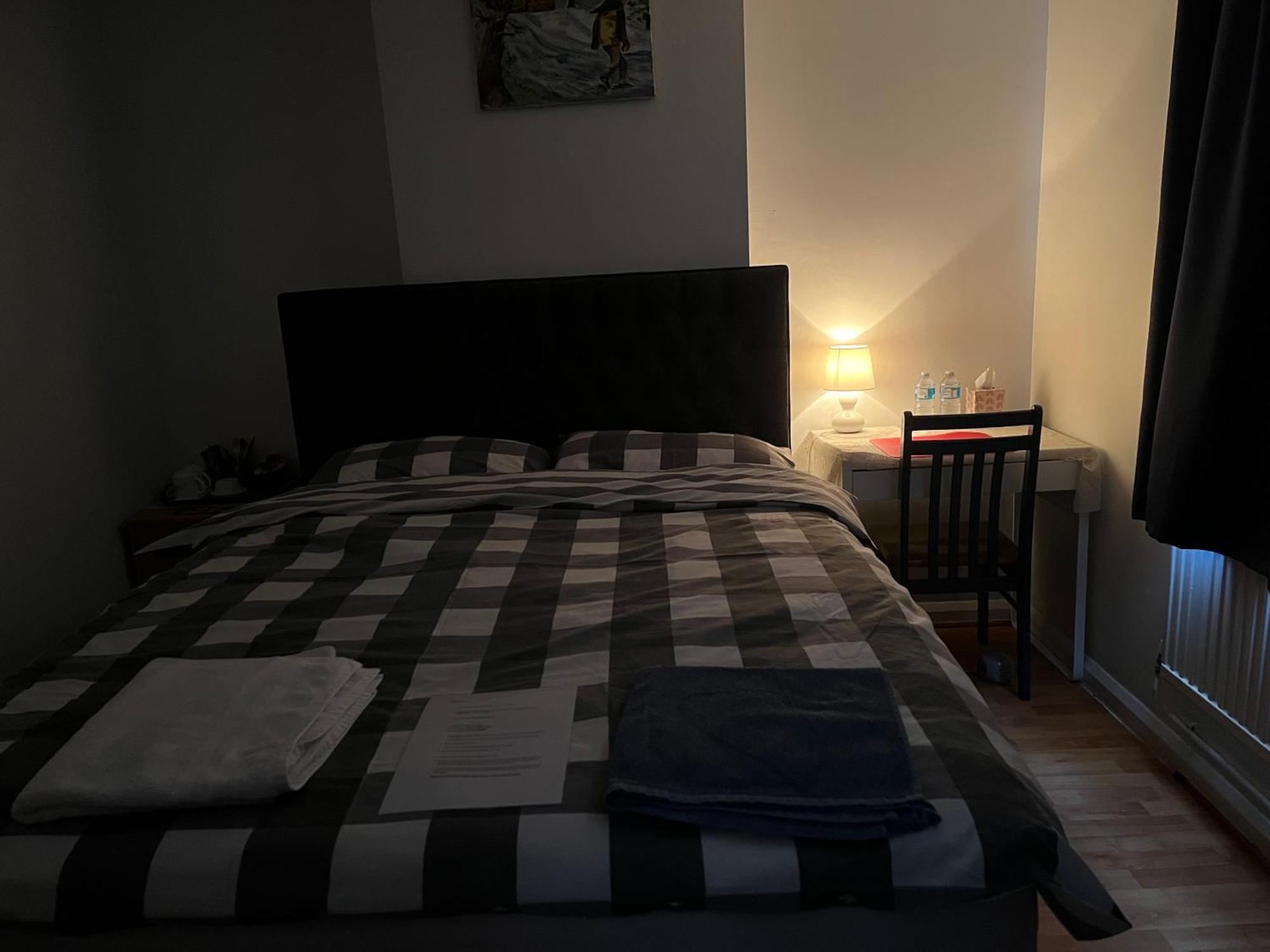 Large Double Bedroom With Free On Site Parking Kingston upon Thames  Eksteriør bilde